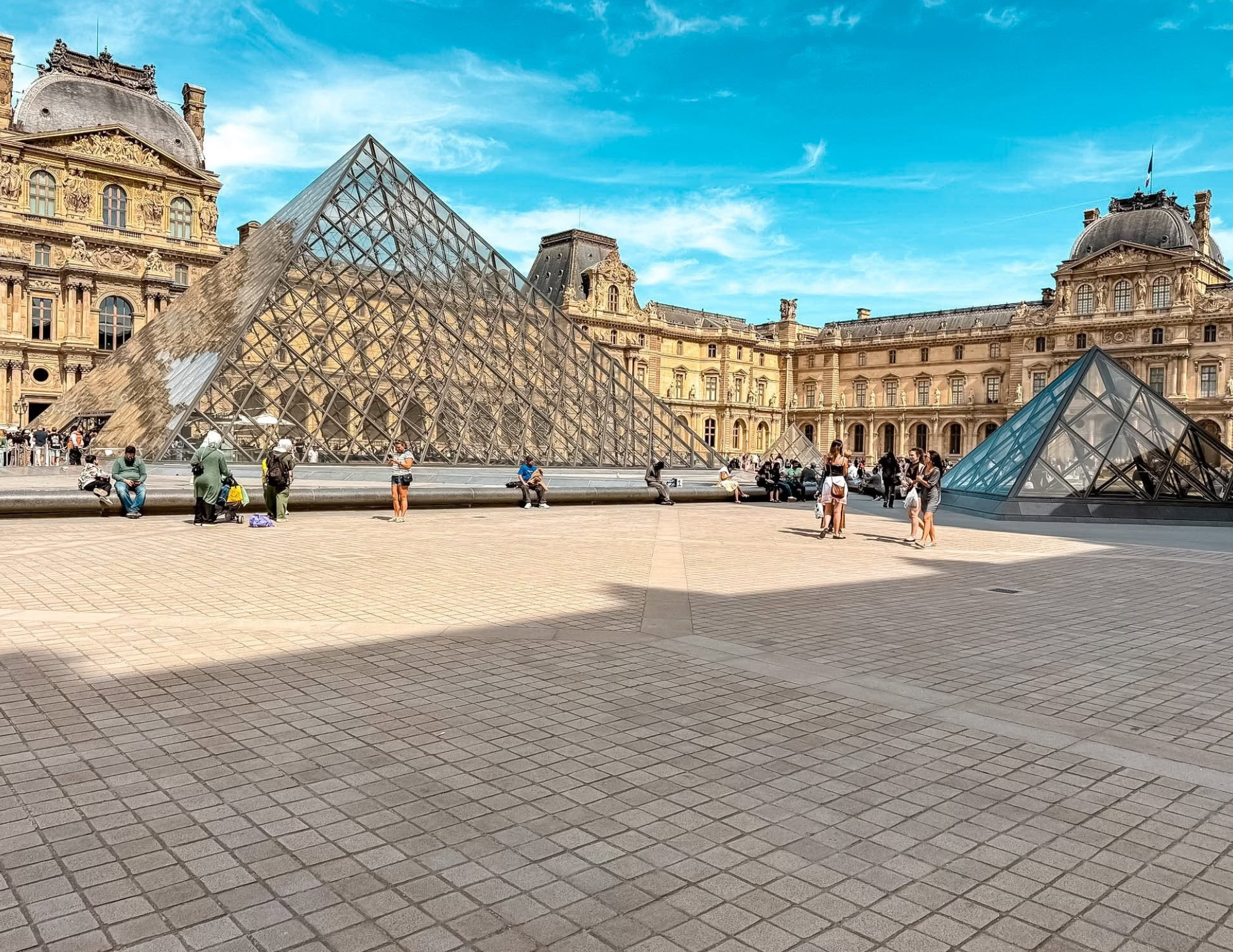 Paris Travel Guide (15).png